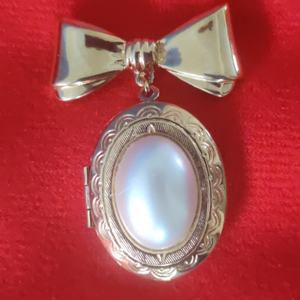 Victorian Revival dangling locket brooch - Picture 5 of 7